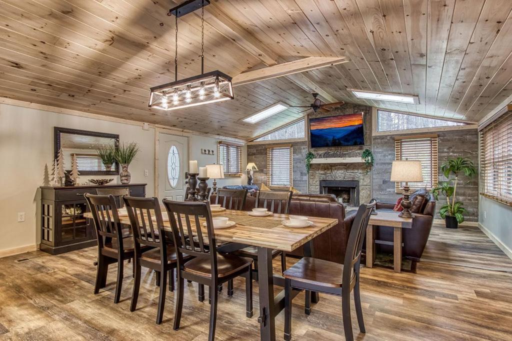 Whispering Winds, Hot Tub, Game Room, Wifi, 1089 Free Tickets Each Paid Day, Dollywood And More Gatlinburg Exterior foto