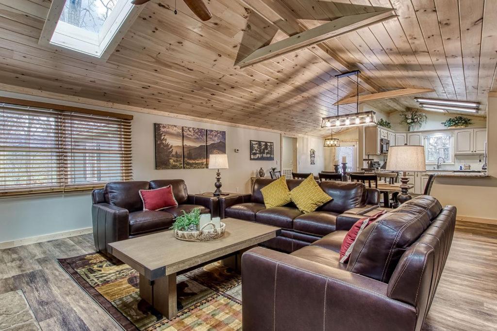 Whispering Winds, Hot Tub, Game Room, Wifi, 1089 Free Tickets Each Paid Day, Dollywood And More Gatlinburg Exterior foto