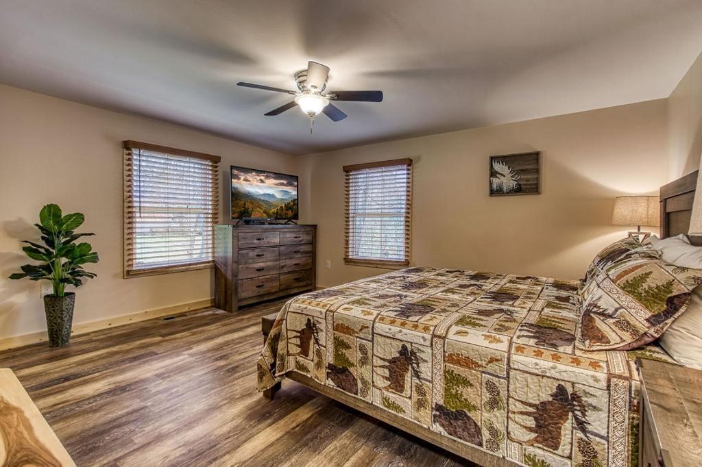 Whispering Winds, Hot Tub, Game Room, Wifi, 1089 Free Tickets Each Paid Day, Dollywood And More Gatlinburg Exterior foto