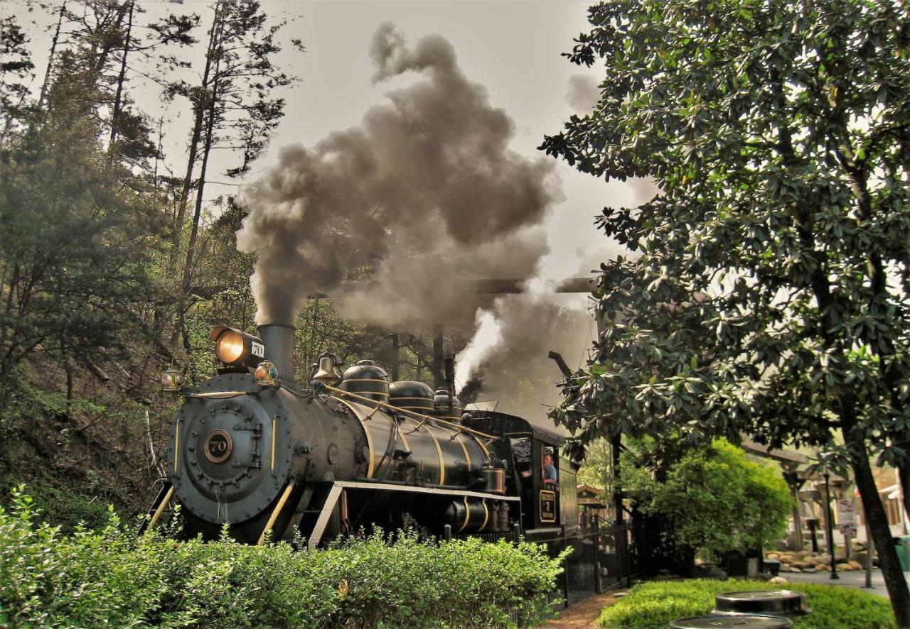Whispering Winds, Hot Tub, Game Room, Wifi, 1089 Free Tickets Each Paid Day, Dollywood And More Gatlinburg Exterior foto